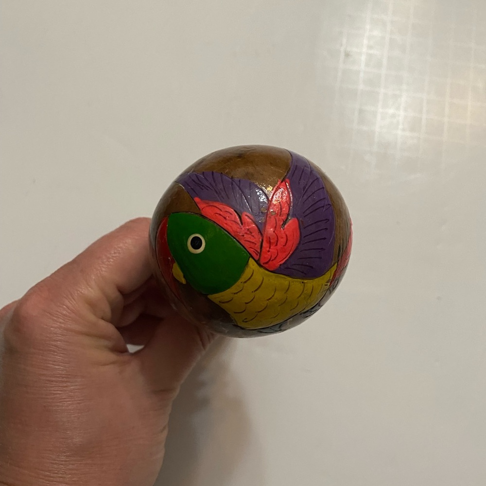 Hand Painted Coconut Rattle parrot - Picture 6 of 10